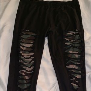 Distressed camouflage leggings tights sz L